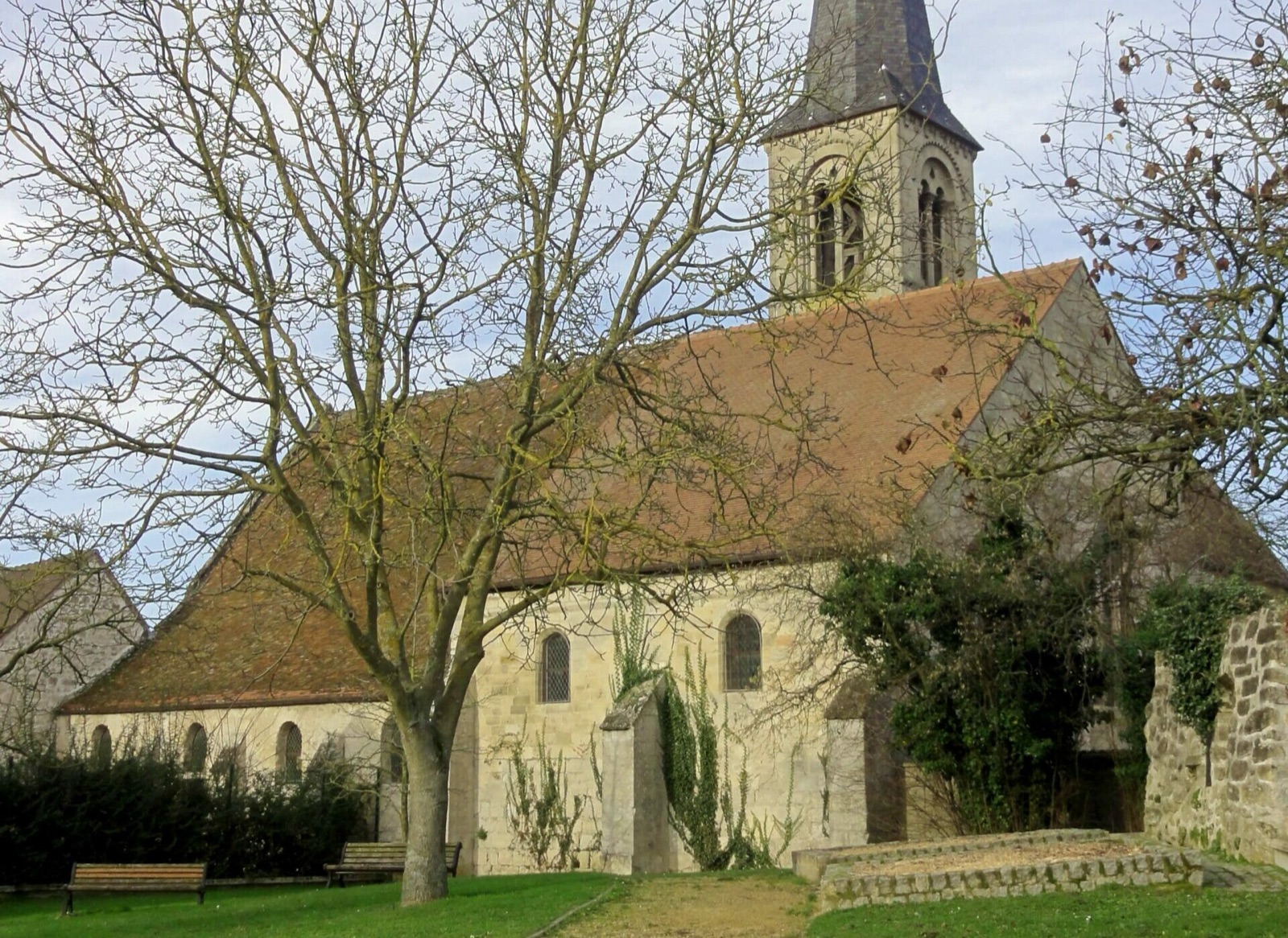 L'église Saint-Vivien vue depuis le sud-est